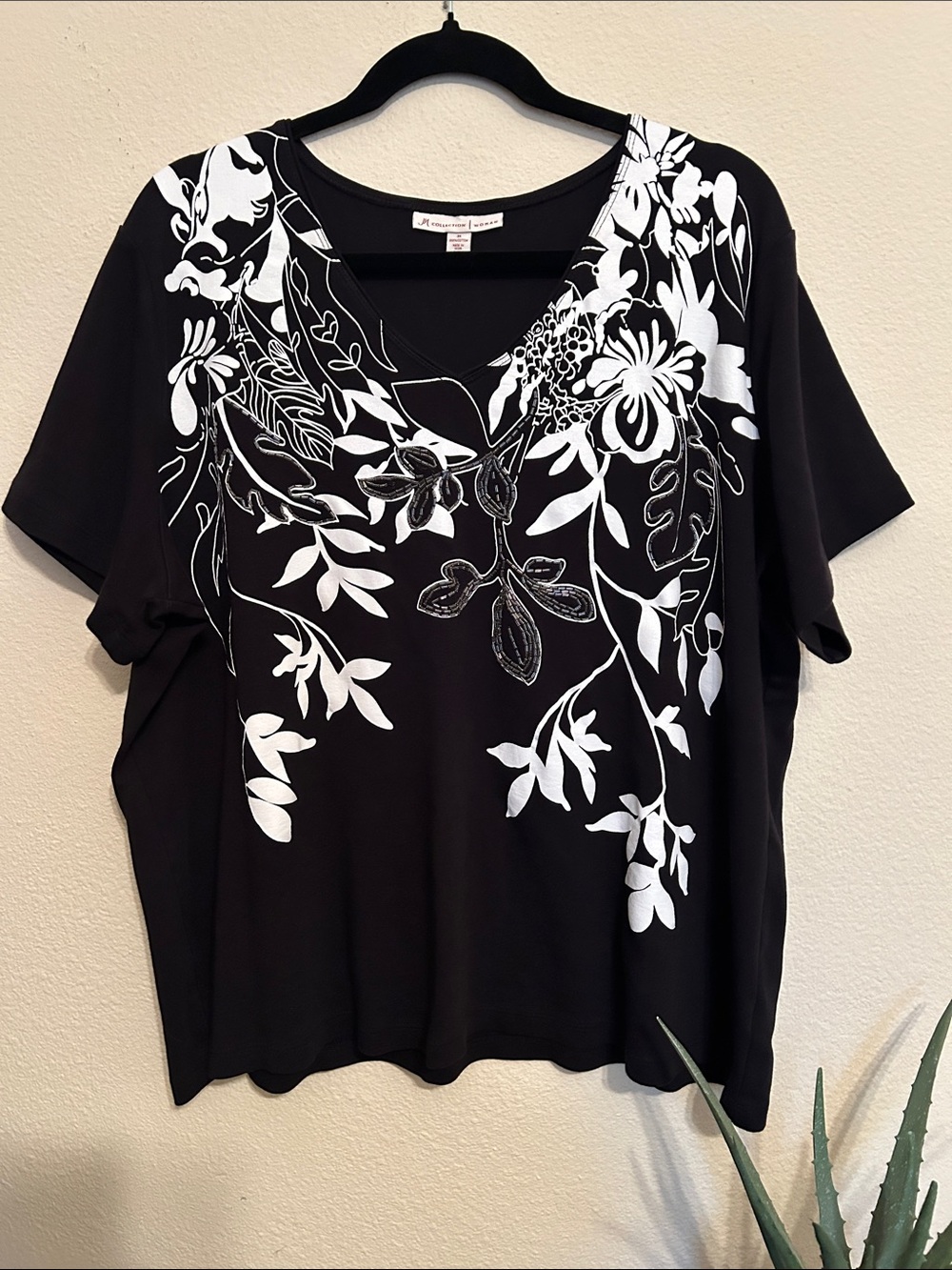 JM Collection Black Short-Sleeve V-Neck Top with White Floral Print with Beads